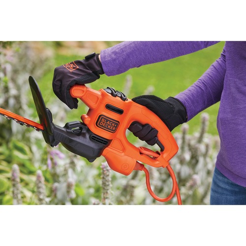 Black and Decker - 17 in Electric Hedge Trimmer - BEHT150