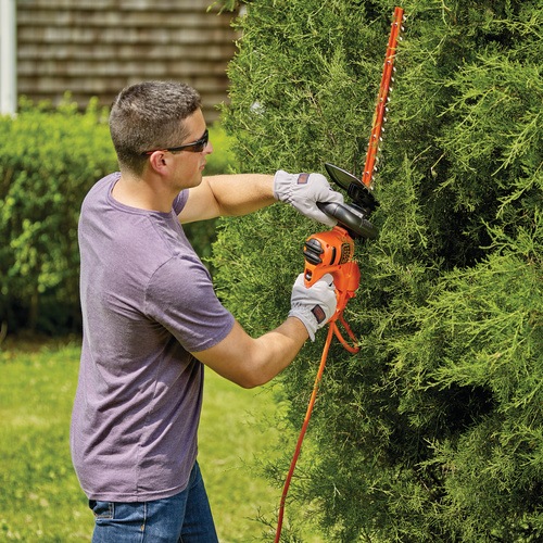 Black And Decker - 18 in Electric Hedge Trimmer - BEHT200