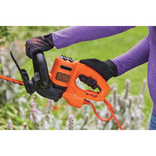 Black And Decker - 18 in Electric Hedge Trimmer - BEHT200