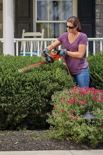 Black And Decker - 20 in SAWBLADE Electric Hedge Trimmer - BEHTS300