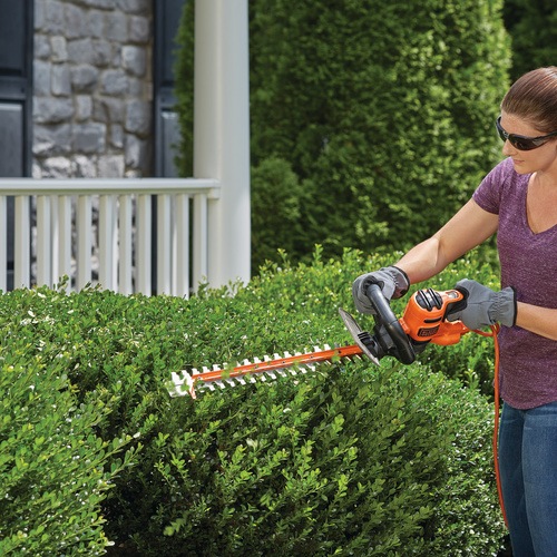 Black and Decker - 22 in SAWBLADE Electric Hedge Trimmer - BEHTS400