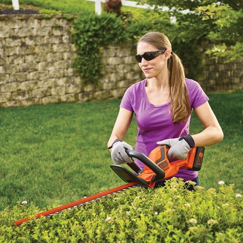 Black and Decker - 40V MAX 22 in Hedge Trimmer - LHT2240C