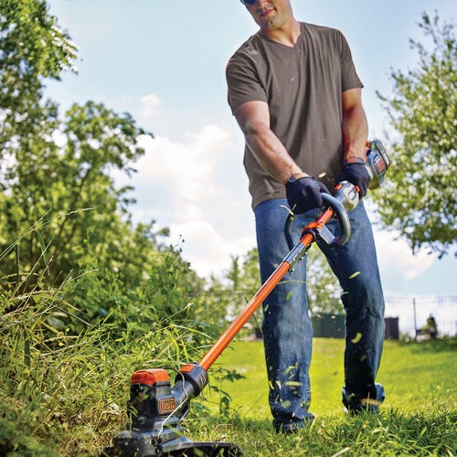 Black And Decker - 60V MAX EASYFEED Cordless String Trimmer - LST560C