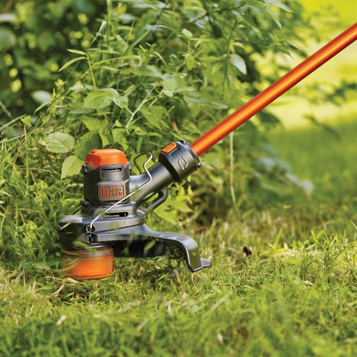 Black And Decker - 60V MAX EASYFEED Cordless String Trimmer - LST560C