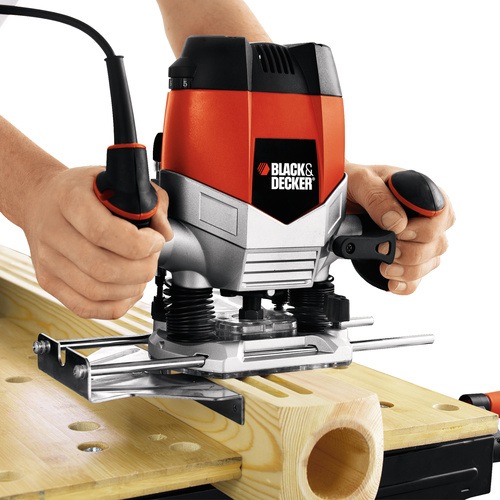 Black and Decker - 10 Amp Variable Speed Plunge Router - RP250