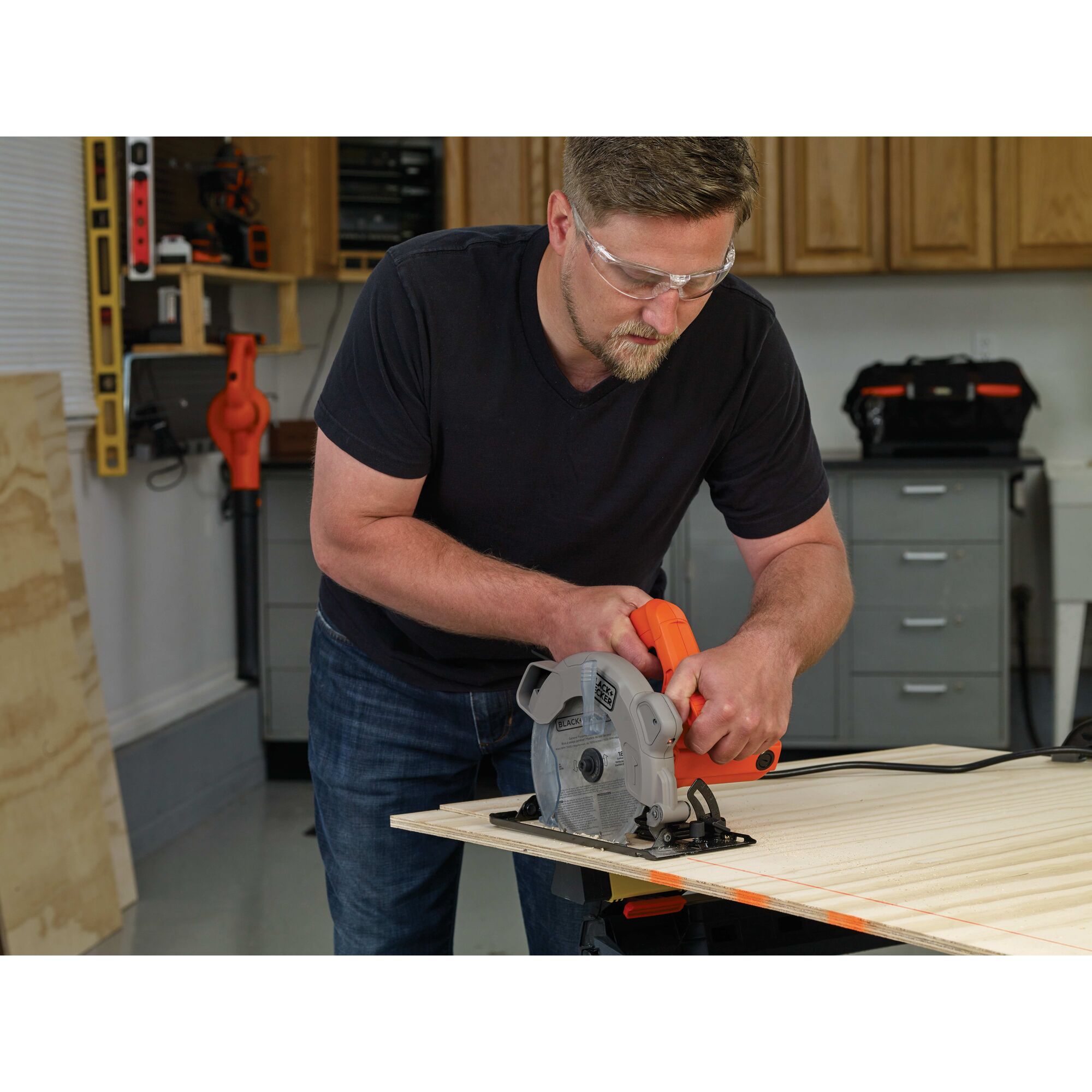 Black and decker 13 amp circular saw with laser clearance