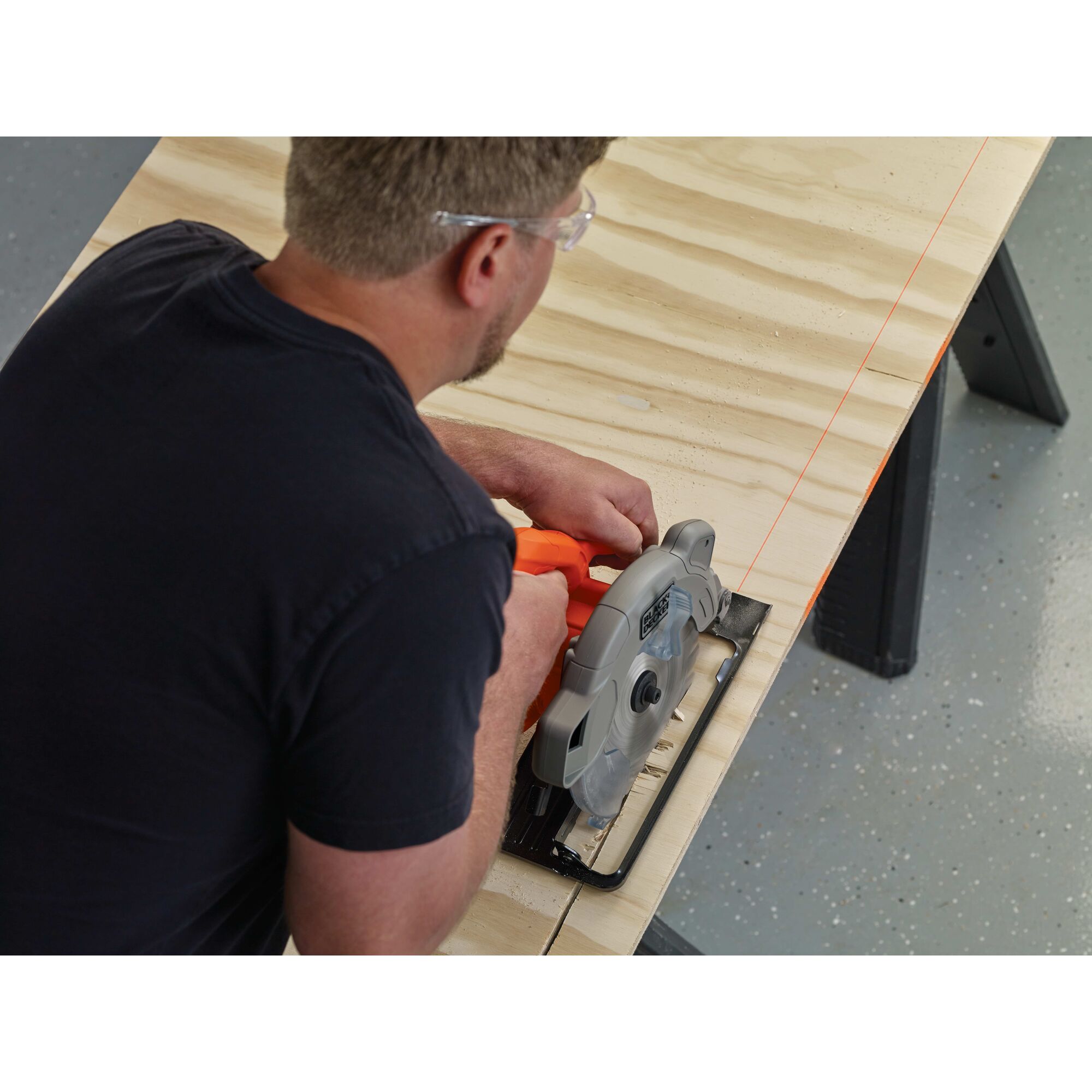 Black & decker circular on sale saw with laser bdecs300c