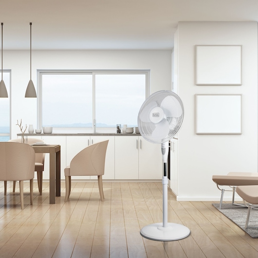 16 In. Stand Fan With Remote (White)