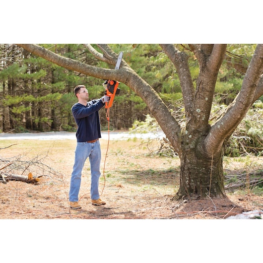 18 in. 15 Amp Chainsaw