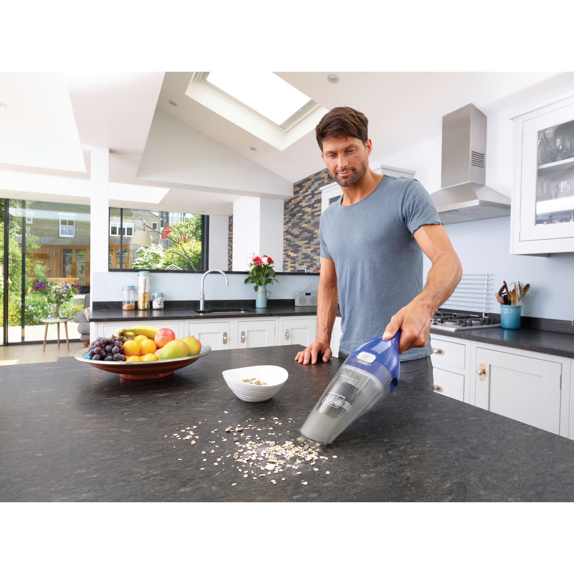 dustbuster® QuickClean™ Cordless Hand Vacuum | BLACK+DECKER