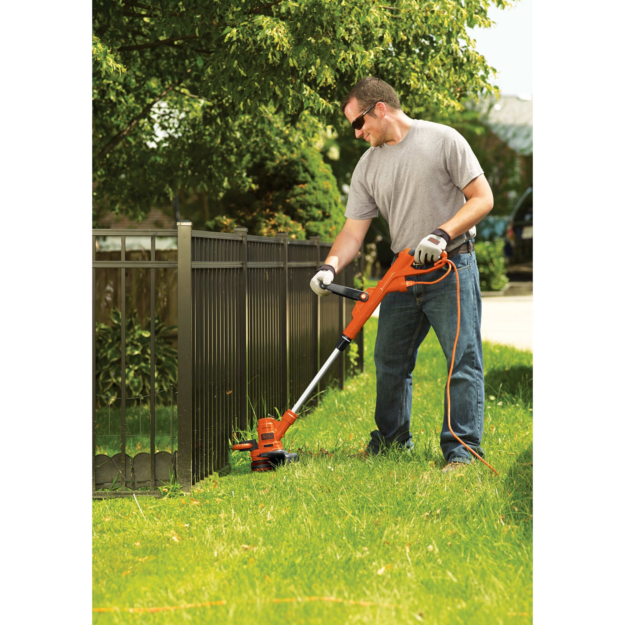6,5 ampères 431.8 mm (14 po) 38 mm (12 po) 20 V MAX* | BLACK+DECKER