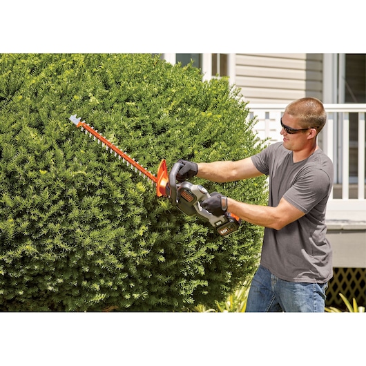 60V MAX* POWERCUT™ 24 in. Cordless Hedge Trimmer