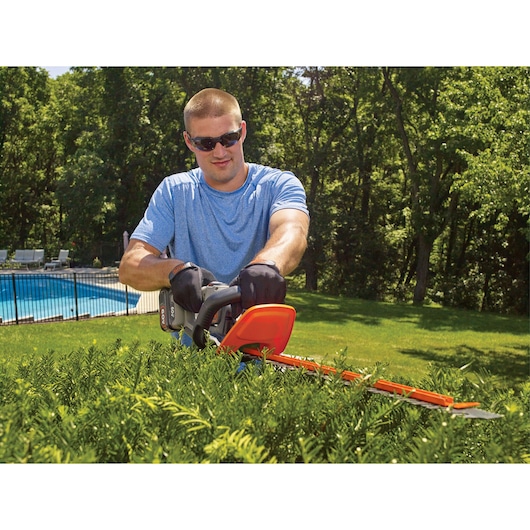 60V MAX* POWERCUT™ 24 in. Cordless Hedge Trimmer