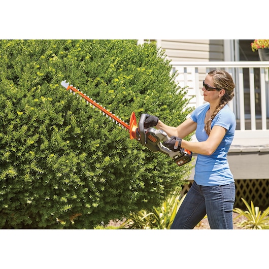 60V MAX* POWERCUT™ 24 in. Cordless Hedge Trimmer