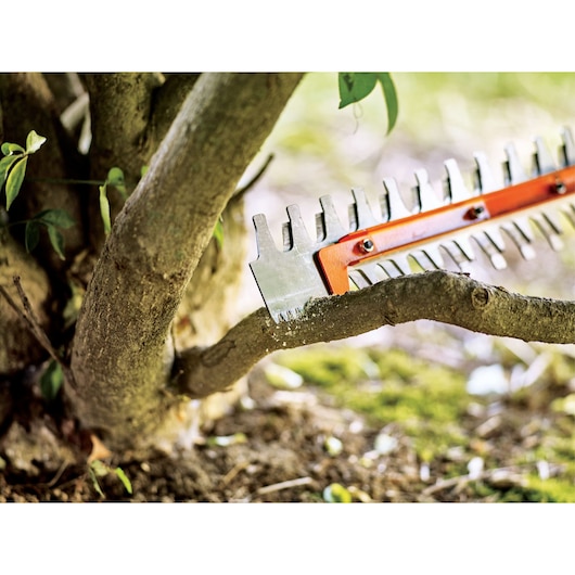 60V MAX* POWERCUT™ 24 in. Cordless Hedge Trimmer
