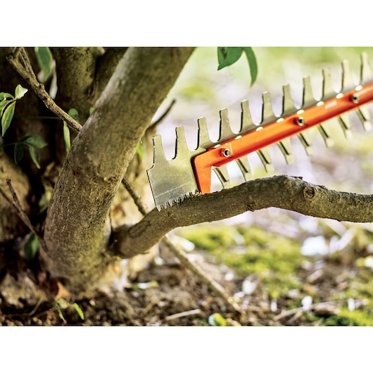 60V MAX* POWERCUT™ 24 in. Cordless Hedge Trimmer
