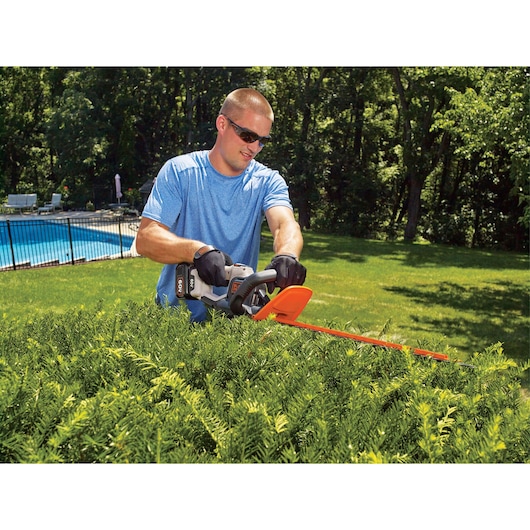 60V MAX* POWERCUT™ 24 in. Cordless Hedge Trimmer