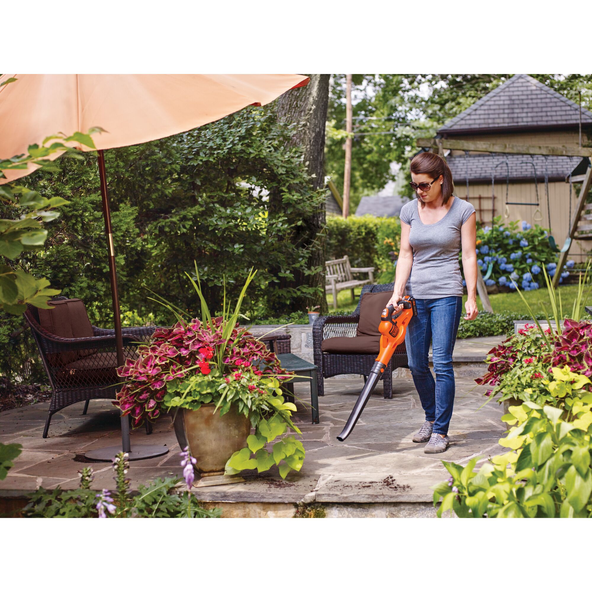 20V MAX* POWERBOOST Sweeper | BLACK+DECKER